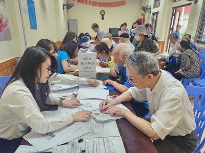 Người hưởng lương hưu, trợ cấp bảo hiểm qua tài khoản tiếp tục tăng