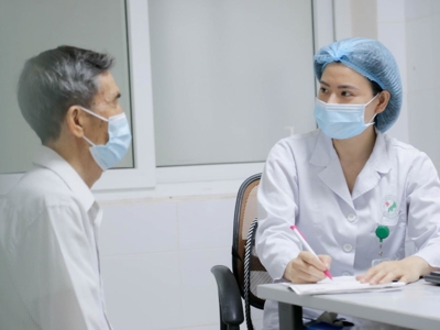Kiến nghị người từ 70 tuổi đi khám chữa bệnh không cần giấy chuyển tuyến