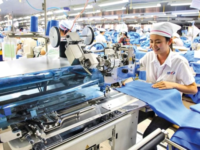 Khuyến nghị điều chỉnh lương tối thiểu vùng với mức tăng trung bình 7,2% 