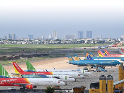 Hàng loạt chuyến bay tại Nội Bài bị ảnh hưởng do thời tiết cực đoan