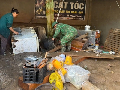Tất bật khôi phục cuộc sống sau lũ ở miền tây Nghệ An