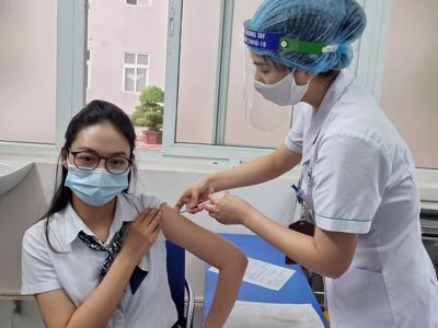 Hơn 42.000 người đã tiêm vaccine Covid-19 AstraZeneca 