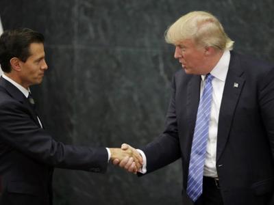 Gặp Tổng thống Mexico, Trump vẫn đòi xây tường ngăn biên giới