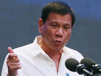 Duterte: “Xin chúc mừng Tổng thống Trump”