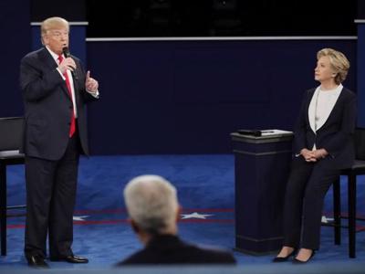 Trump dọa “bỏ tù” Clinton trong tranh luận lần hai