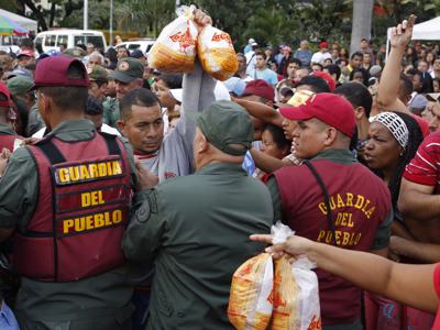 Venezuela nhích dần tới trưng cầu phế truất Tổng thống