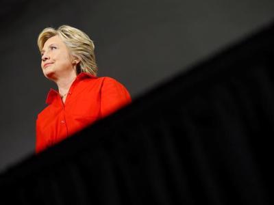 Chiến lược của Hillary Clinton: Hãy để Trump “tự hại mình”