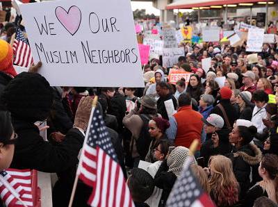 Du khách đến Mỹ giảm mạnh vì sắc lệnh của Trump