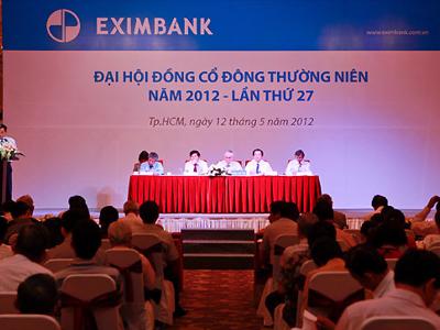 Cổ đông Eximbank chất vấn khoản đầu tư vào Sacombank