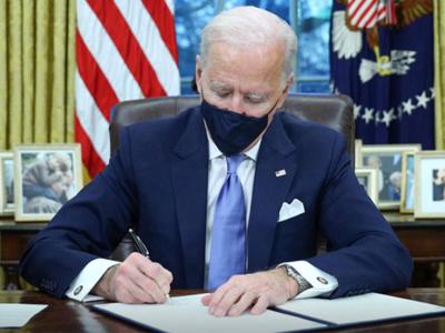 Ông Biden ký hàng loạt văn bản đảo ngược chính sách của ông Donald Trump