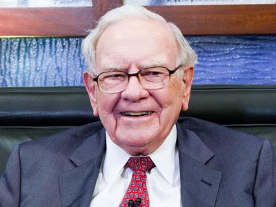 Tỷ phú Warren Buffett tiêu tiền tiết kiệm thế nào?