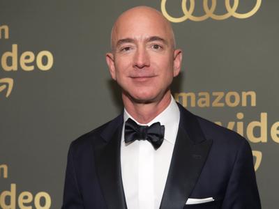 Tỷ phú Jeff Bezos thôi làm CEO Amazon