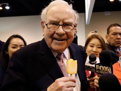 Điều hành đế chế đầu tư 40 năm, Warren Buffett nhận lương bao nhiêu?