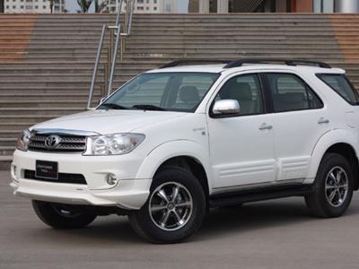 Toyota Việt Nam giới thiệu Fortuner phiên bản mới