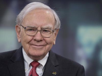 Tỷ phú Warren Buffett đáp trả cáo buộc của Donald Trump