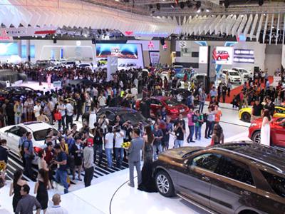 Khai màn Vietnam Motor Show 2015 và hai cái “đầu tiên”