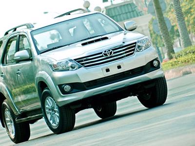 Fortuner bản mới có giá từ 878 triệu đồng