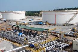 Ký hợp đồng tiêu thụ xăng dầu của Dung Quất 