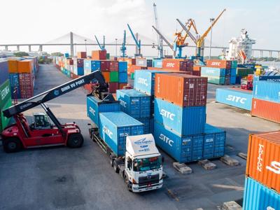 Lợi nhuận doanh nghiệp cảng biển 2020: Hàng container lên ngôi