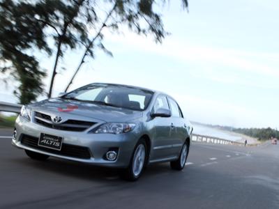 Cảm nhận Corolla Altis 2010 tr&#tải 1xbetA;n đường thử Việt