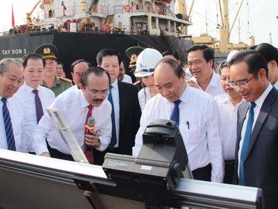 Thủ tướng Nguyễn Xuân Phúc thăm cảng quốc tế Long An và khảo sát nhà máy điện LNG Long An I & II