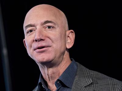 Jeff Bezos tặng gần 700 triệu USD làm từ thiện