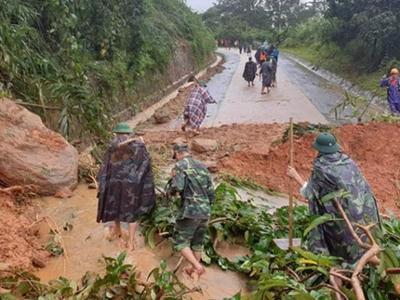 Ứng phó mưa lũ miền Trung: Di dời các cơ sở y tế ra khỏi vùng có nguy cơ sạt lở