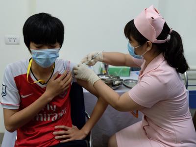 Thêm 15 người tiêm thử nghiệm vaccine Covid-19 thứ hai của Việt Nam  