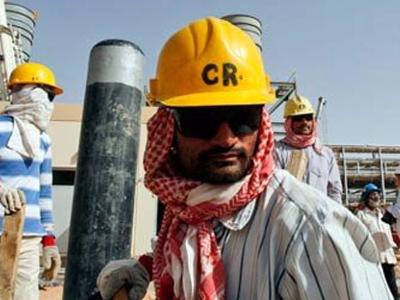 Saudi Arabia tăng mạnh giá dầu bán cho khách châu Á