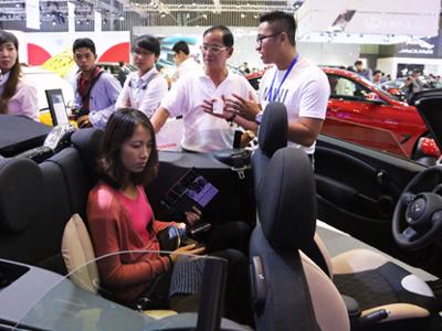 Kỷ lục bán hàng tại Vietnam Motor Show 2014