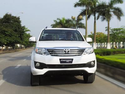 Toyota Fortuner 2014 giá từ 892 triệu đồng