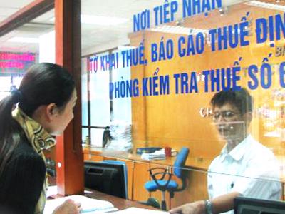 Tiền nộp thuế tăng dù thu từ dầu thô rớt mạnh