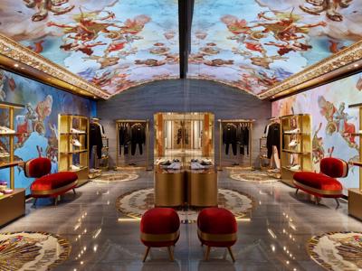 Thử mua sắm tại cửa hàng thời trang thực tế ảo của Dolce & Gabbana