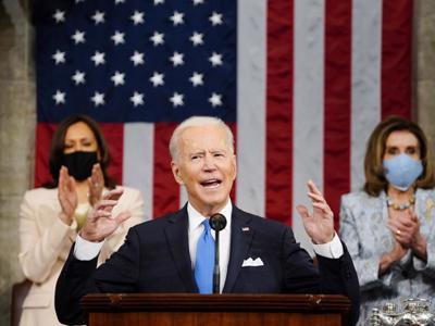 Ông Biden: Trung Quốc đang tiến nhanh, Mỹ cần chi thêm 1,8 nghìn tỷ USD