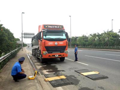 Hơn 1.400 xe vi phạm tải trọng trong tháng 4/2021