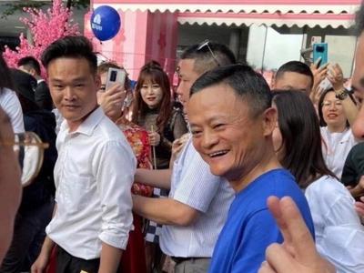 Jack Ma tái xuất sau án phạt kỷ lục 2,8 tỷ USD của Alibaba