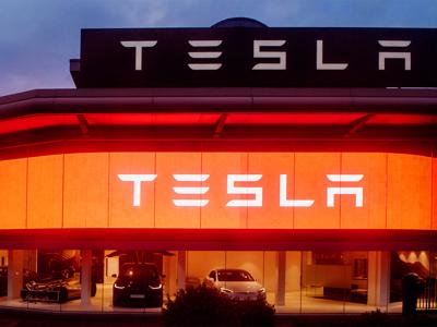 Đang làm xe điện, Tesla bất ngờ "bẻ lái" đăng ký thương hiệu nhà hàng