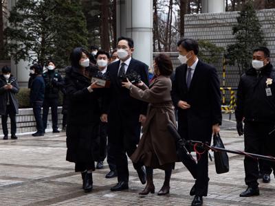 Tổng thống Hàn Quốc  khó xử trong vấn đề ân xá "thái tử Samsung"