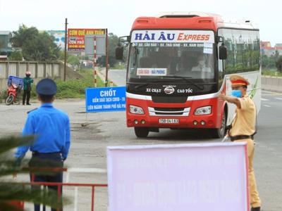 Hà Nội khẩn cấp tạm dừng toàn bộ hoạt động vận tải chở khách tới 37 tỉnh, thành phố