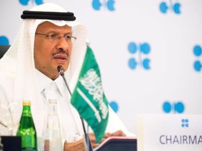 OPEC đạt thoả thuận nâng sản lượng, giá dầu tụt dốc