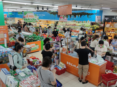Người dân Hà Nội đổ xô đi mua hàng tích trữ, siêu thị đông nghẹt