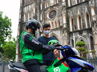 Taxi và xe ôm công nghệ tạm dừng tại Hà Nội