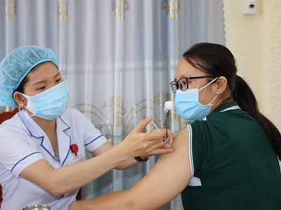 Hà Nội phân bổ 3 loại vaccine phòng Covid-19 cho 30 quận, huyện, thị xã