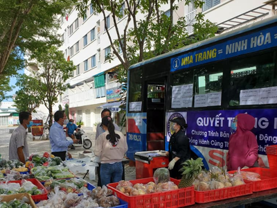 Doanh nghiệp Nha Trang biến xe buýt thành điểm bán thực phẩm 