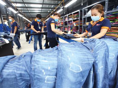 Dệt may “điêu đứng” vì Covid
