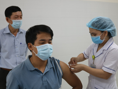 Nguy cơ vỡ kịch bản tăng trưởng kinh tế nếu không có đủ vaccine