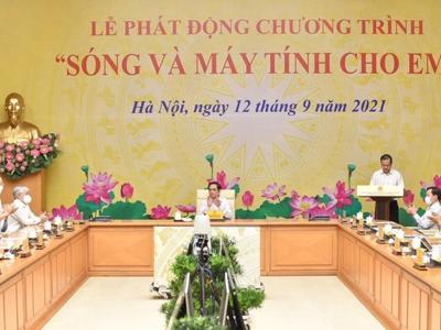 EVN ủng hộ 24.000 máy tính cho chương trình "Sóng và máy tính cho em"