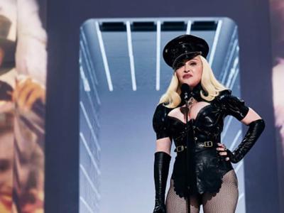 Nữ hoàng nhạc Pop Madonna xuất hiện đầy ấn tượng trong lễ trao giải MTV VMAs 2021