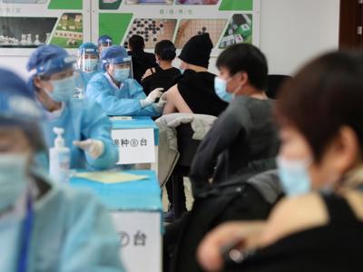 Đã tiêm đủ vaccine Covid cho hơn 1 tỷ người, Trung Quốc vẫn chưa tính mở cửa