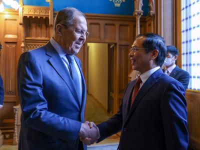 Việt Nam - Nga nhất trí sớm khôi phục đi lại bình thường của công dân hai nước